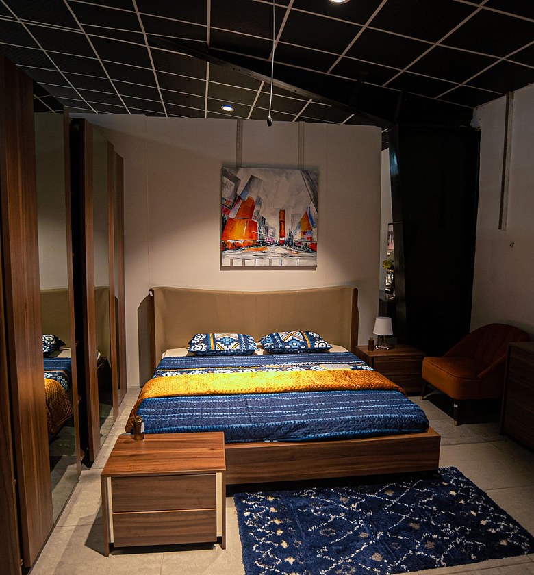 BED 180X200 CM +2NIGHT STANDS+ DRESSING MIRROR image