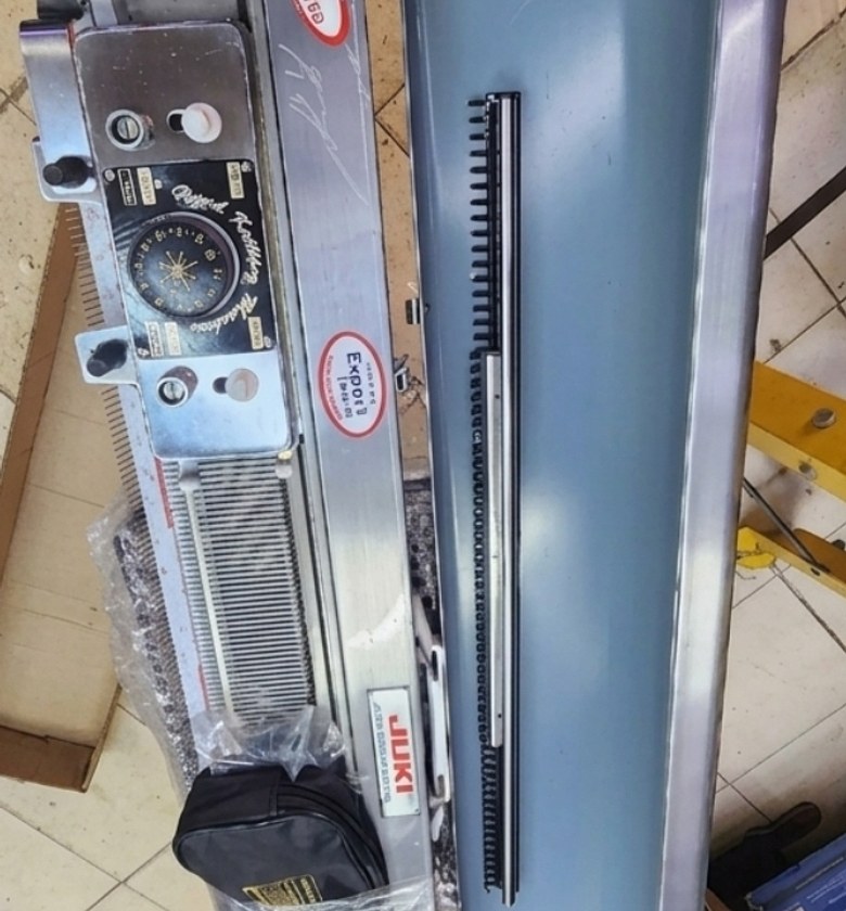 JUKI knitting machine  image