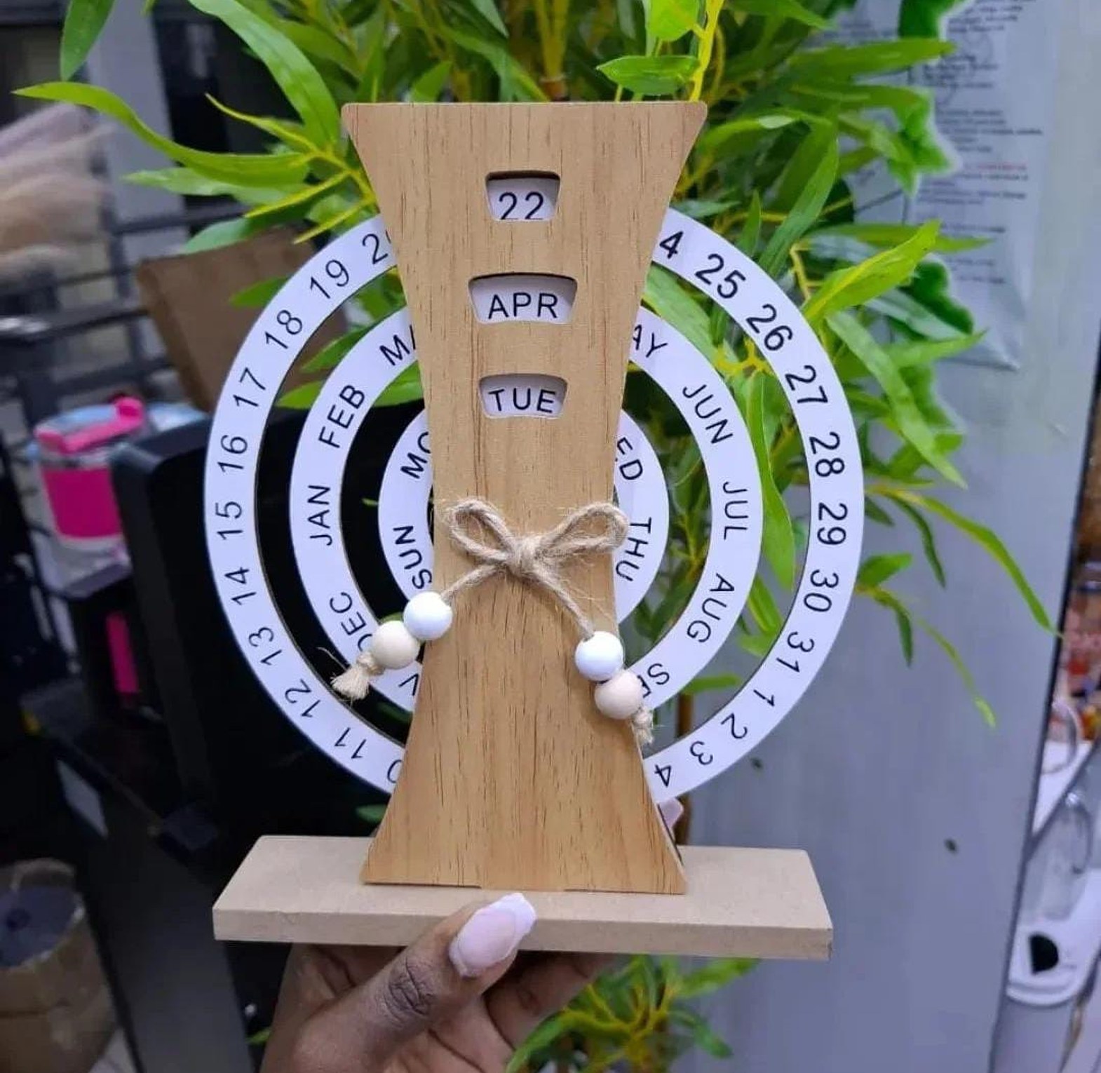 Wooden creative rotating calendar image
