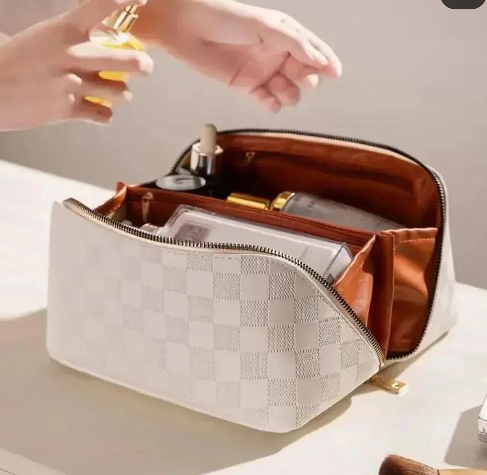 Cosmetic Bag/Toiletries Travel Bag image