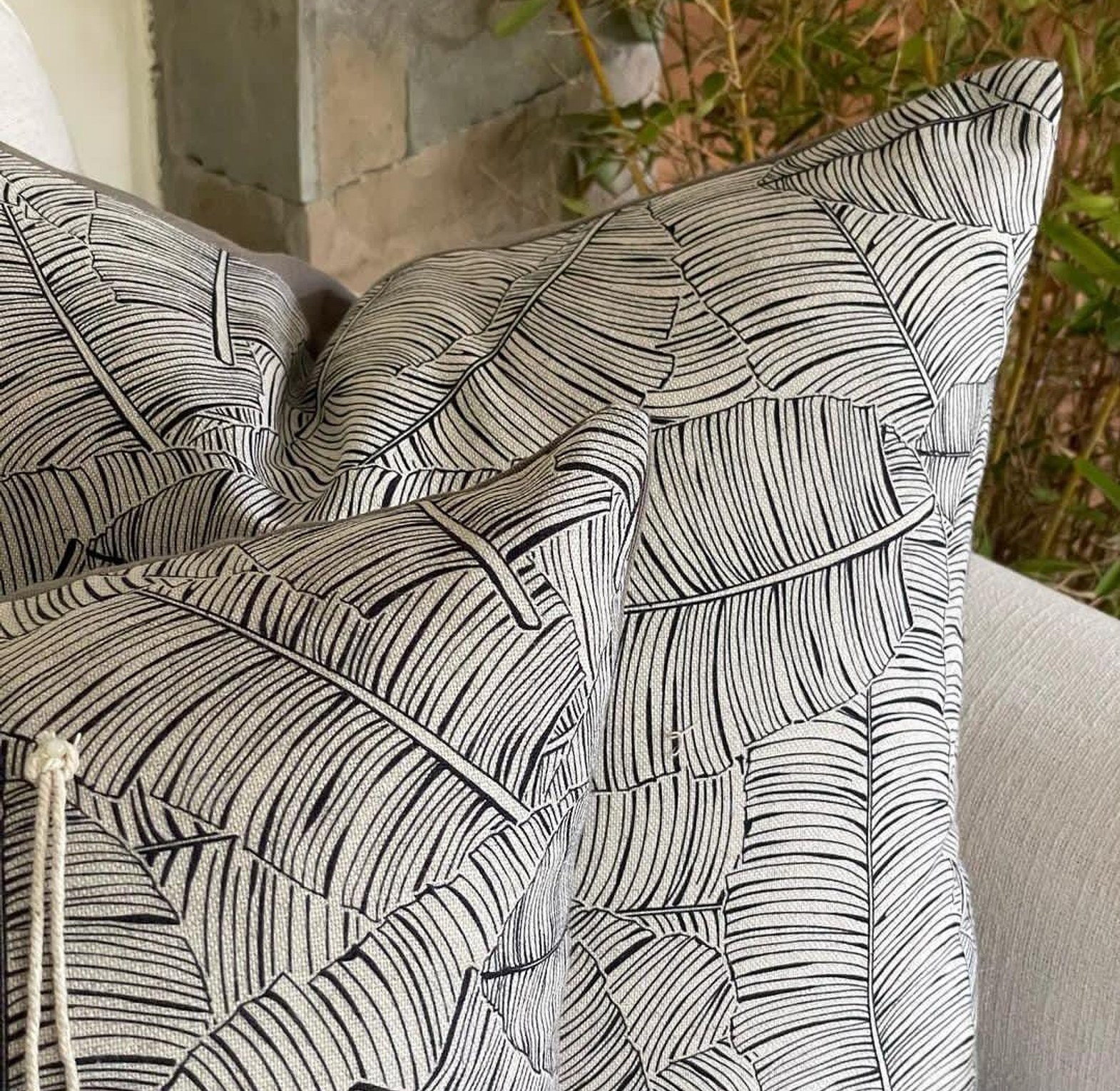 LEAF CUSHION image