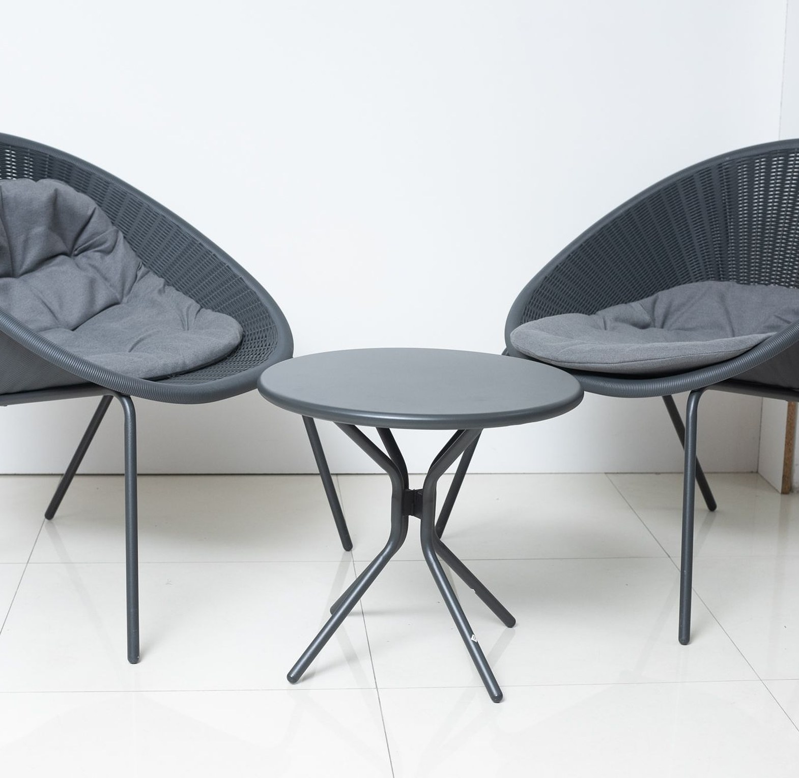 TABLE+STEEL PLASTIC CHAIR image