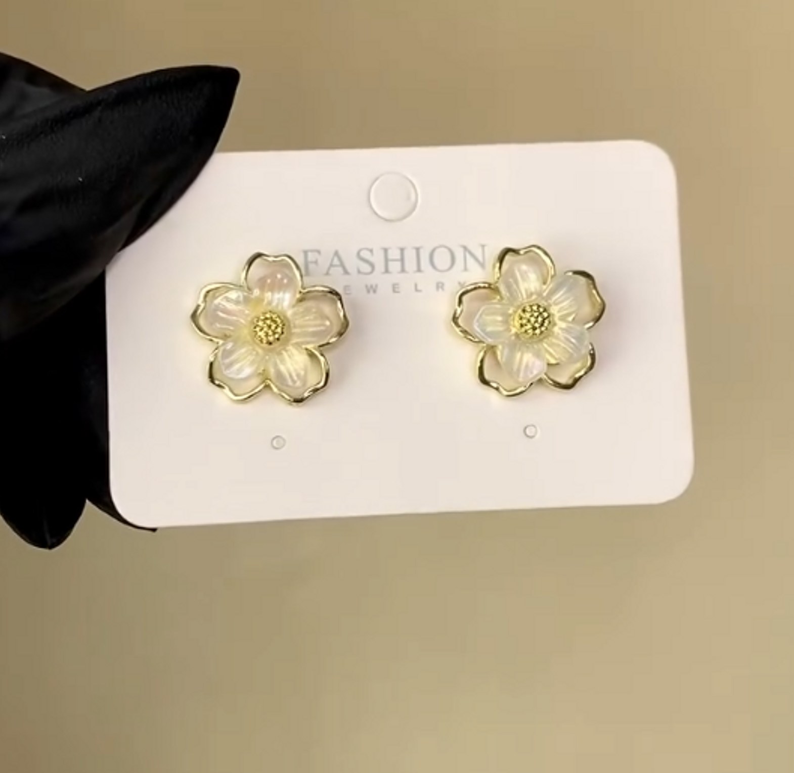 Cute White Flower Acrylic Earrings image