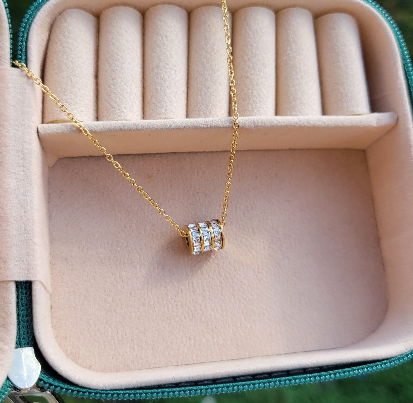 Eva necklace  image