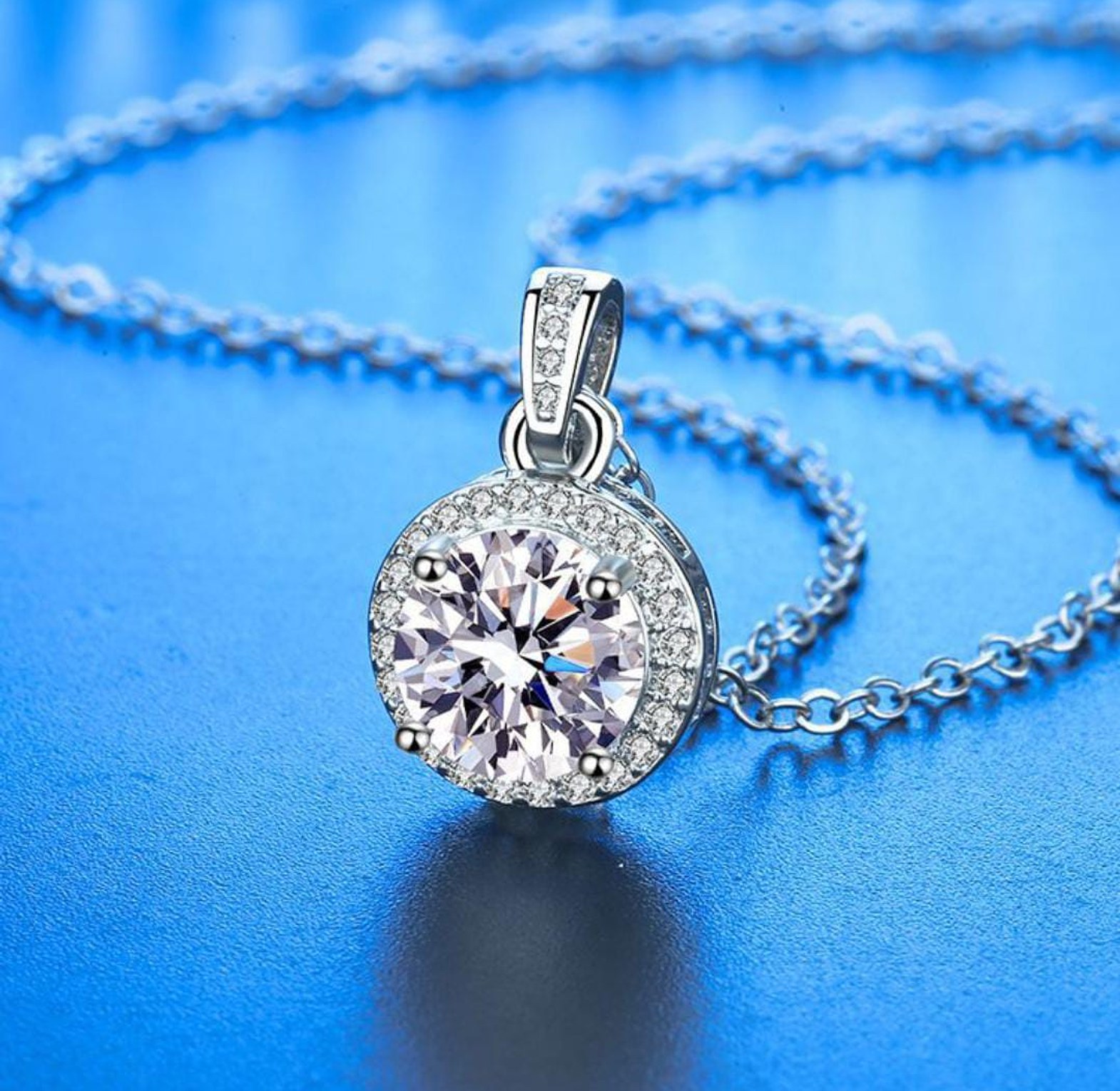 Round pendant silver necklace image