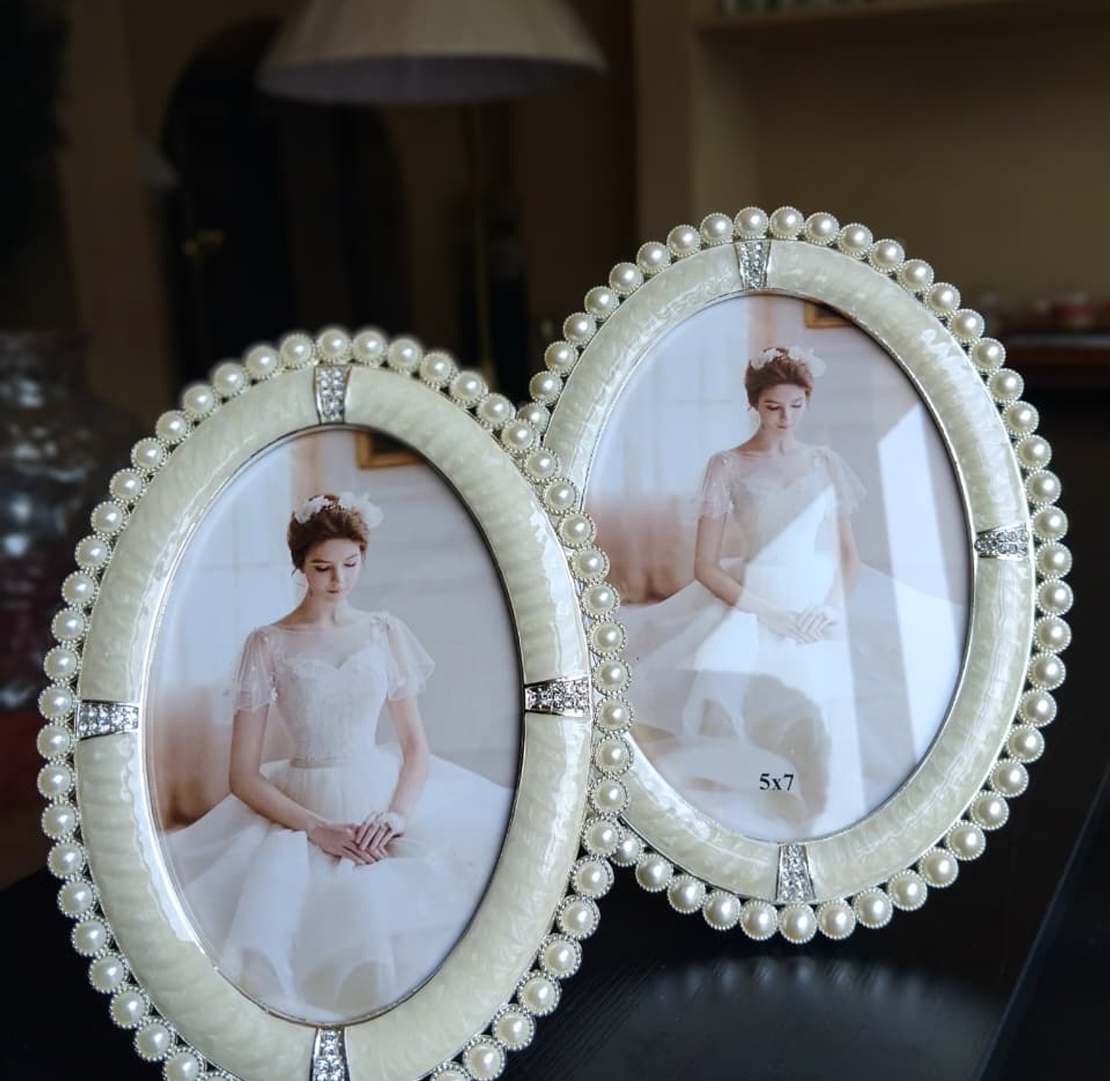 Oval Pearl Photo Frame image