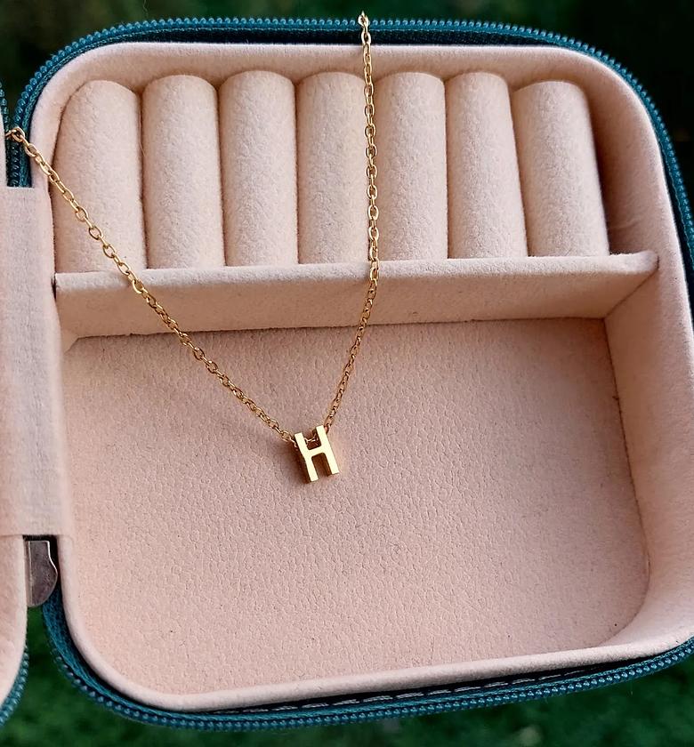 Plain Gold H image