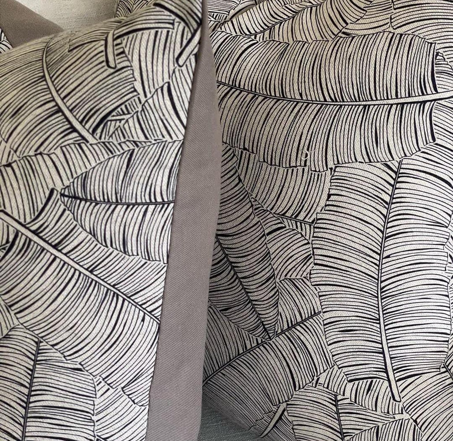 LEAF CUSHION image