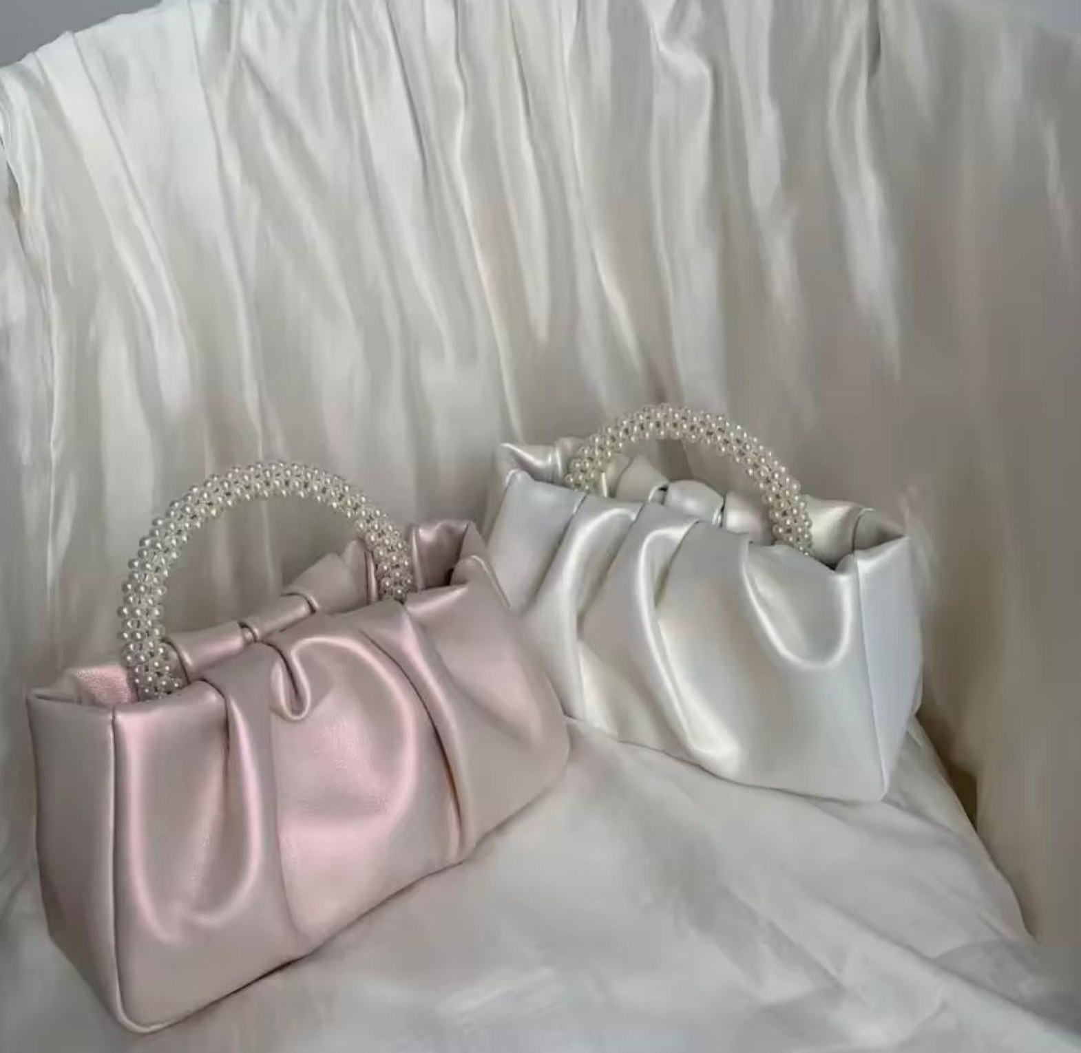 Venus Pearl Handle Clutch image