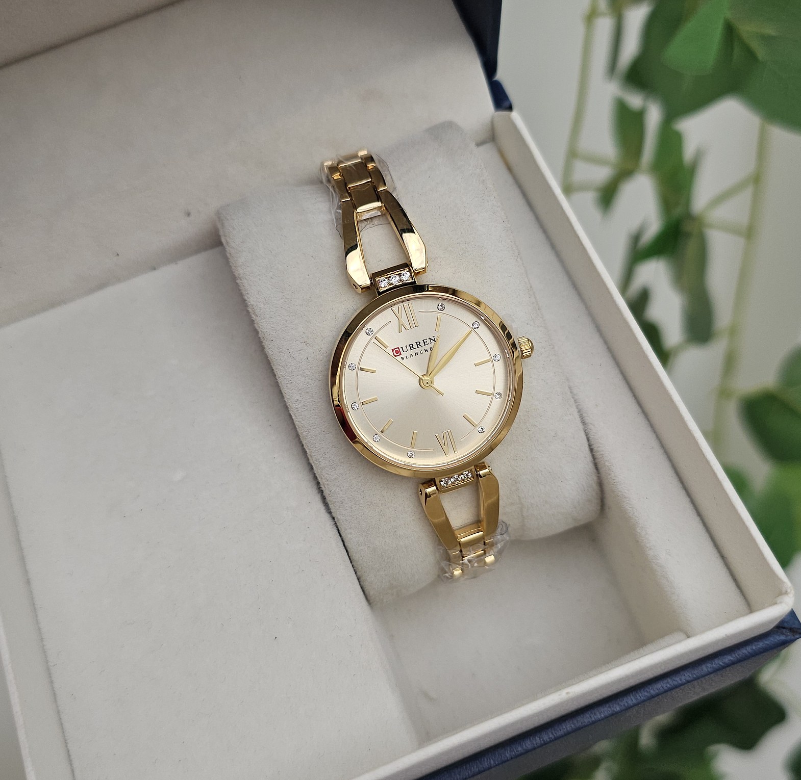 Curren watch image