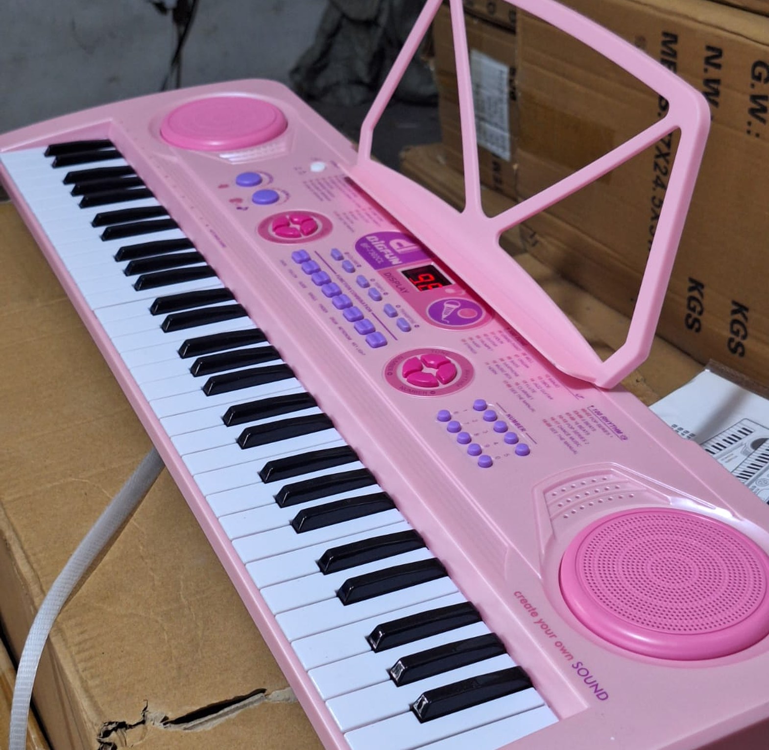 PIANO. BIGFUN 61-key electronic Rechargeable Professional Piano suitable for beginners and music lover With very good sound image