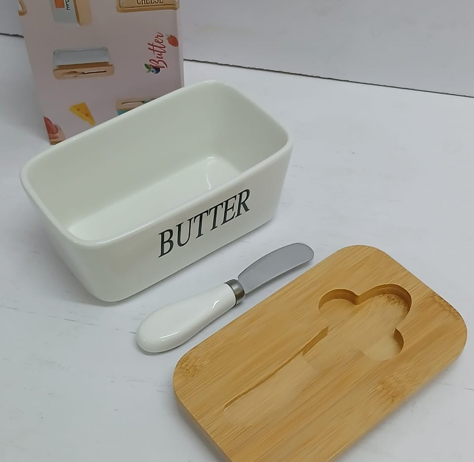 Butter Dish and Storage Box With a Butter Knife image
