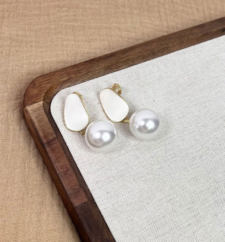 Clip-On French Luxury Pearl Earrings image