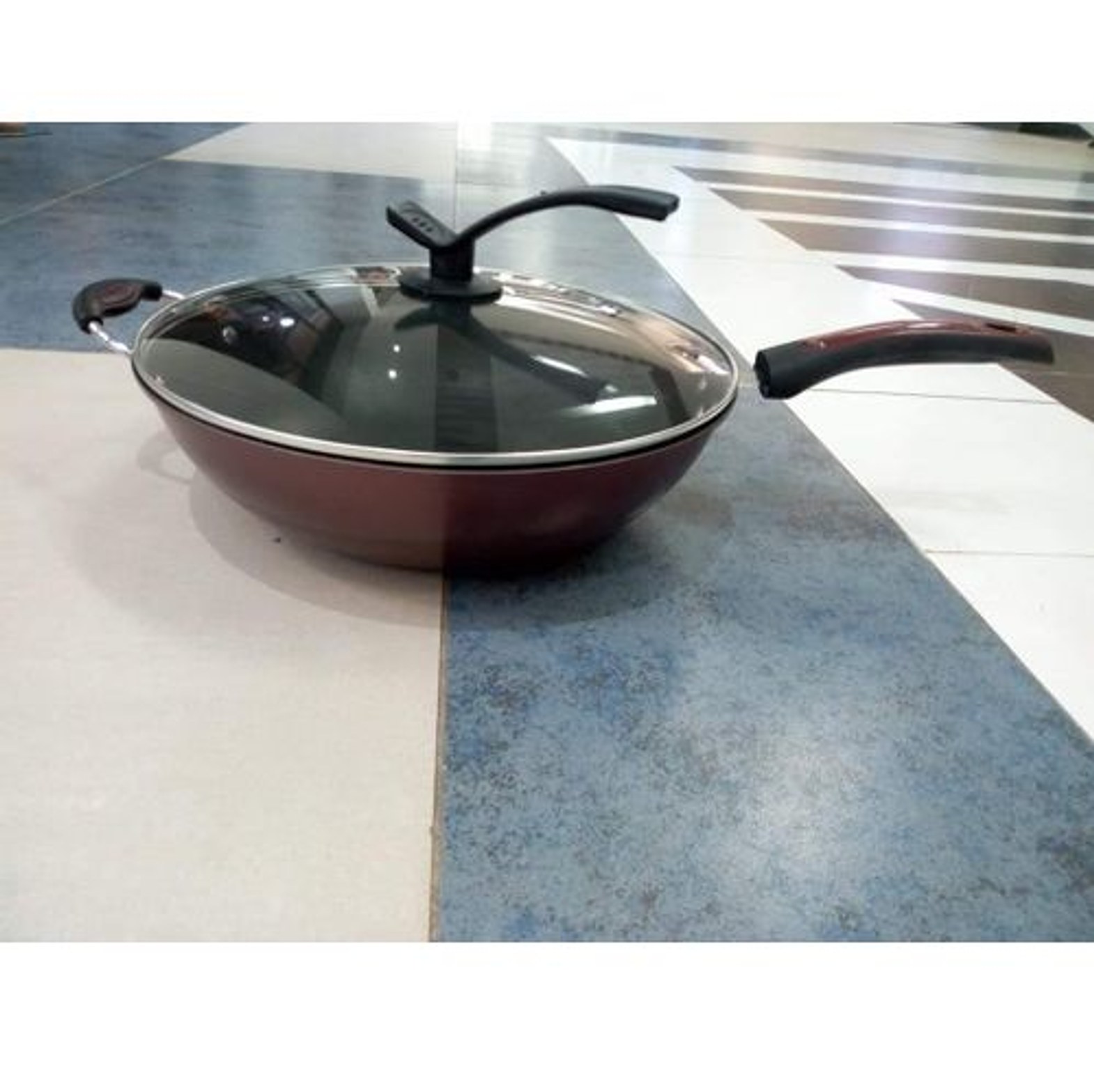 Wok Pan. Non-Stick Wok Deep Frying Pan With Glass Lid Cover. image