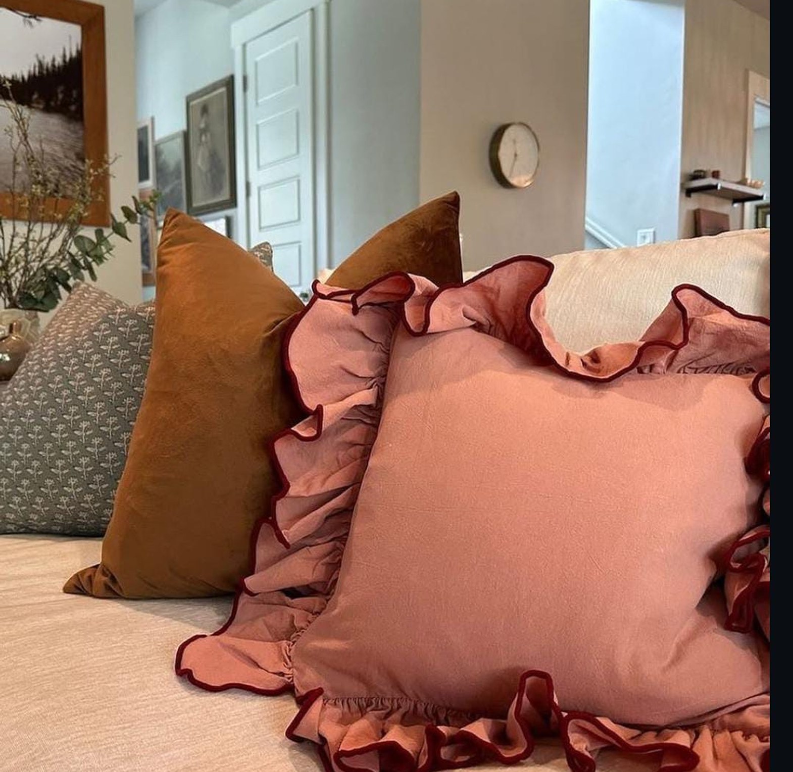 Ruffle Pillows 45*45 image