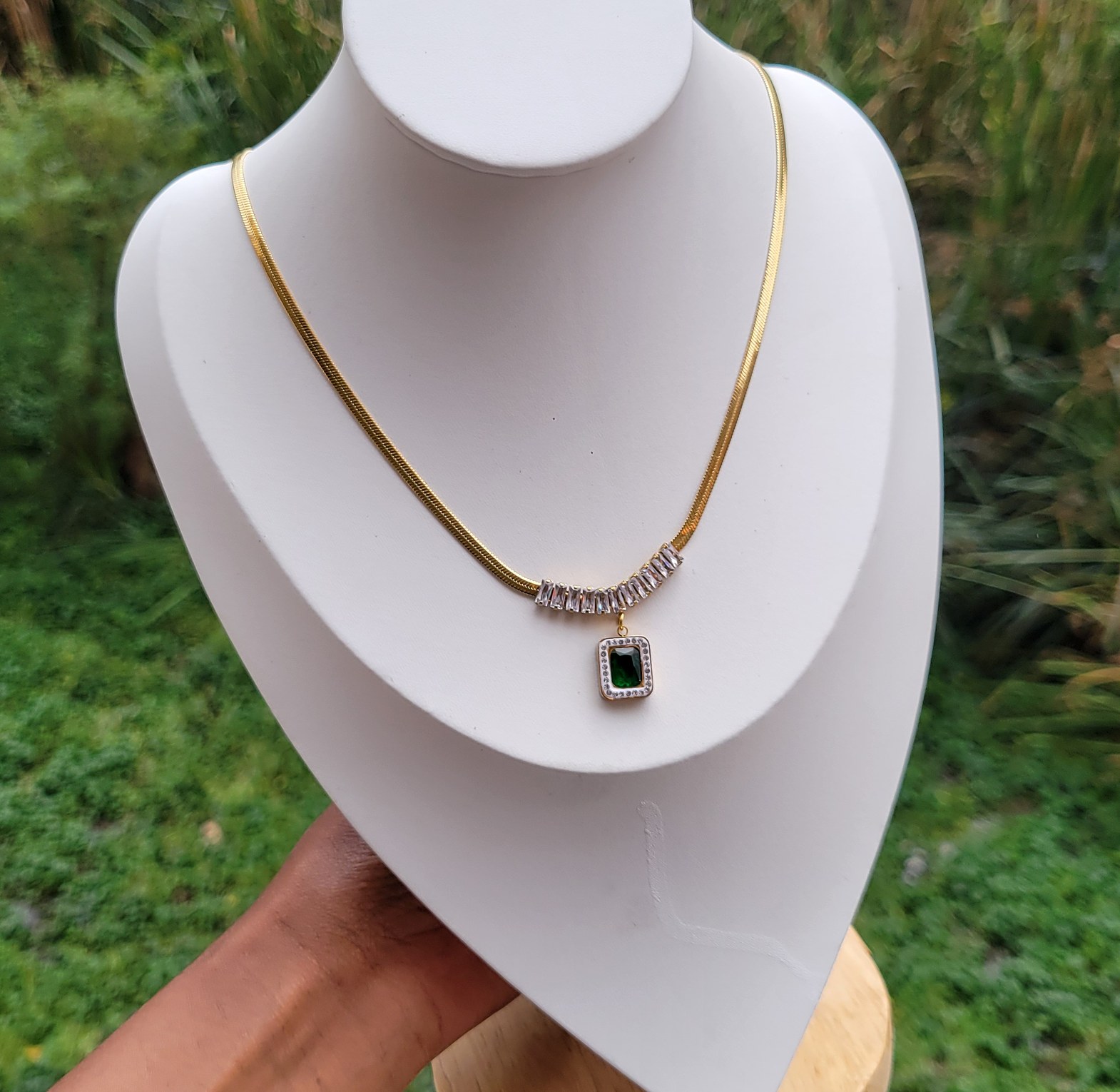 Emerald green necklace  image