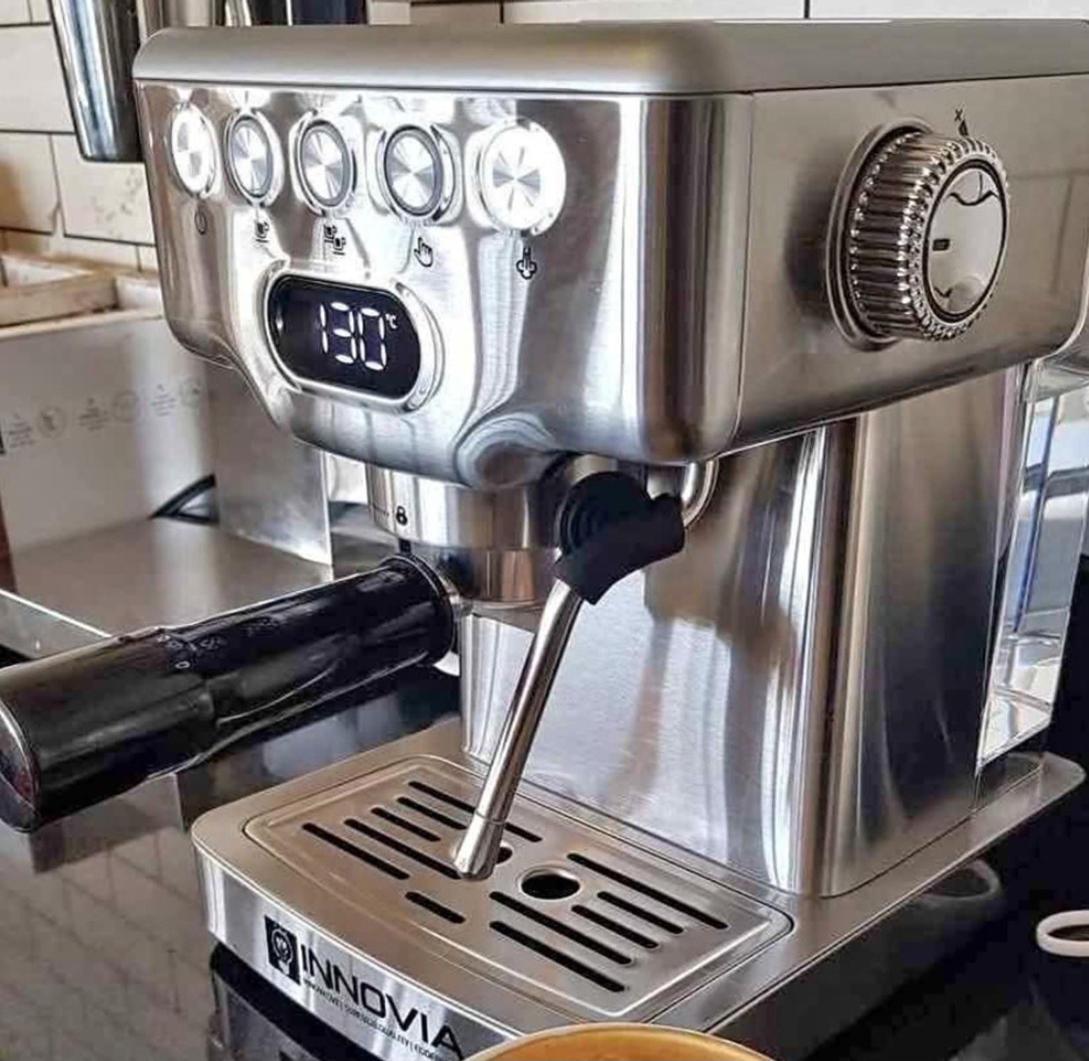 Commercial coffee machine Innovia image
