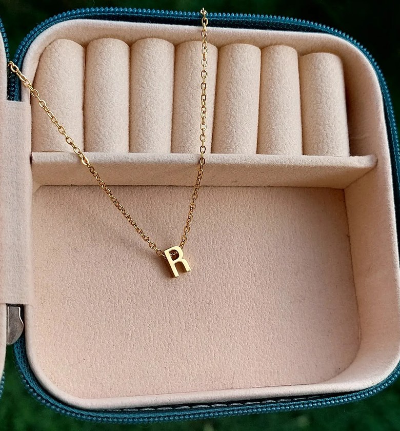 Plain Gold R image