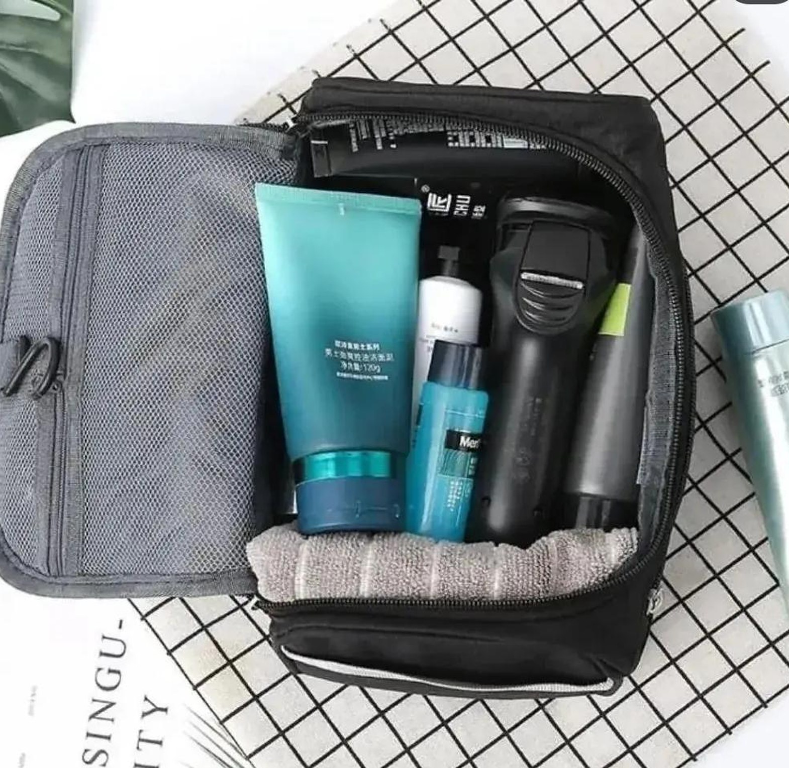 Portable toiletries Storage Bag /Travel Cosmetic Bag image