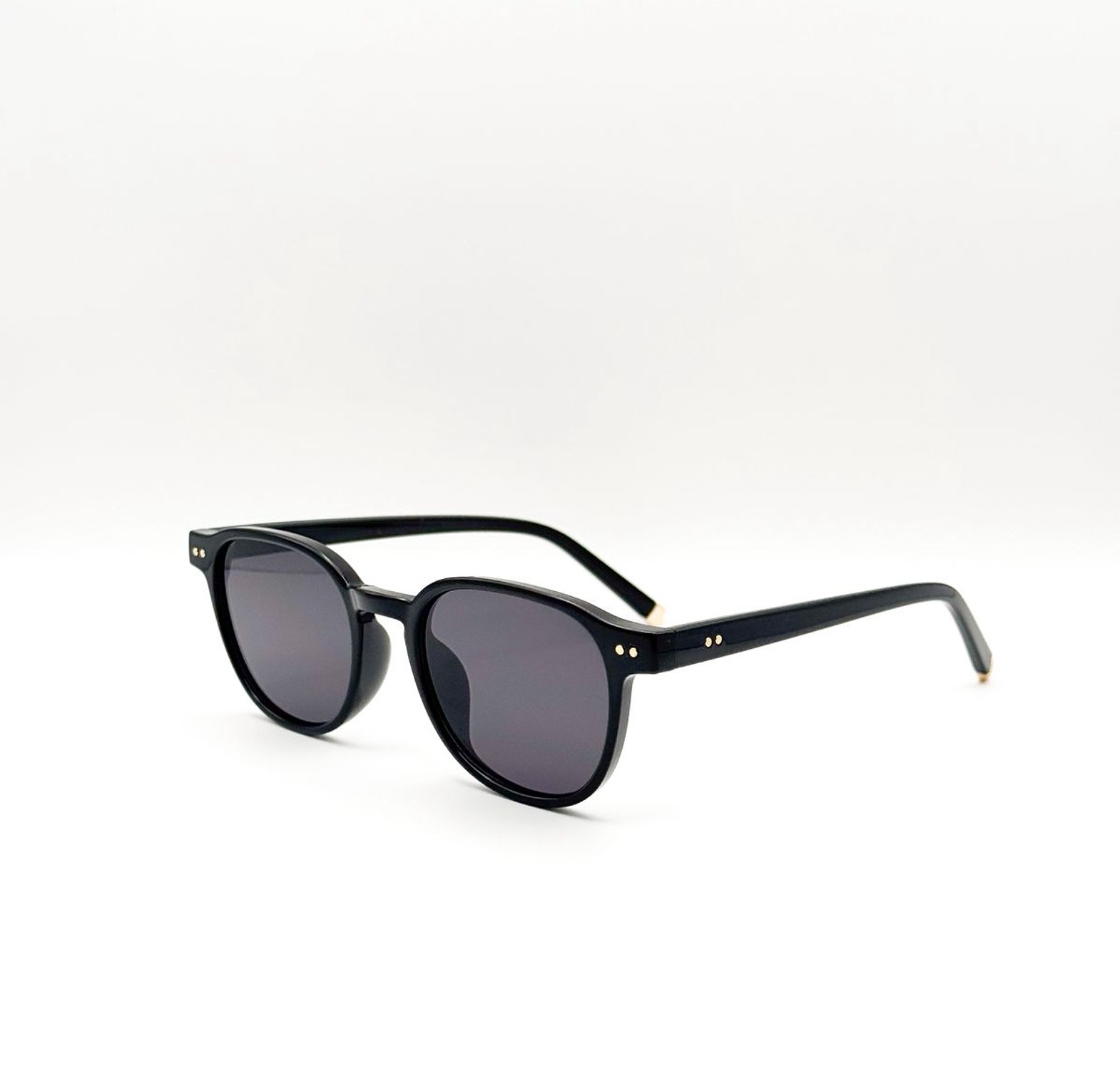 Classic Onyx Round Sunglasses image