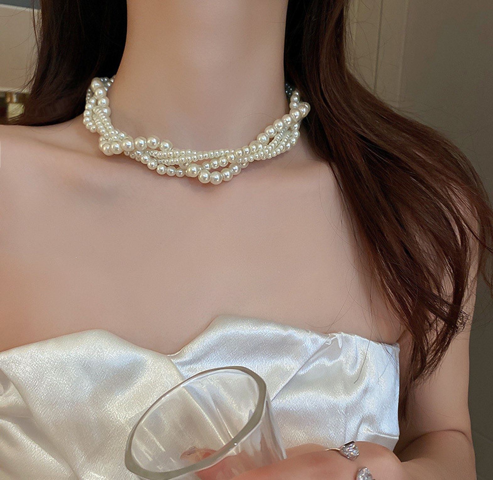 Twisted pearl choker image