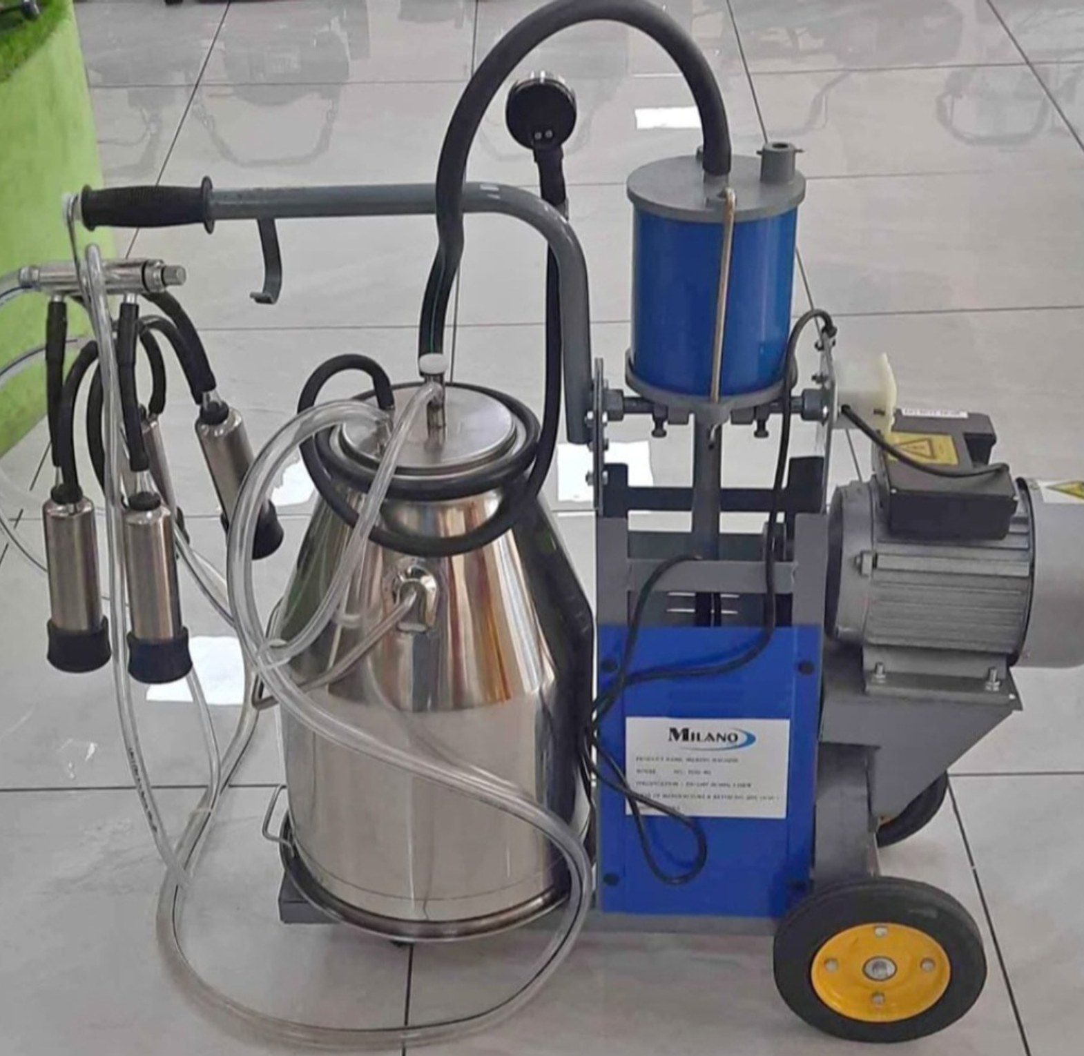 Single barrel milking machine image