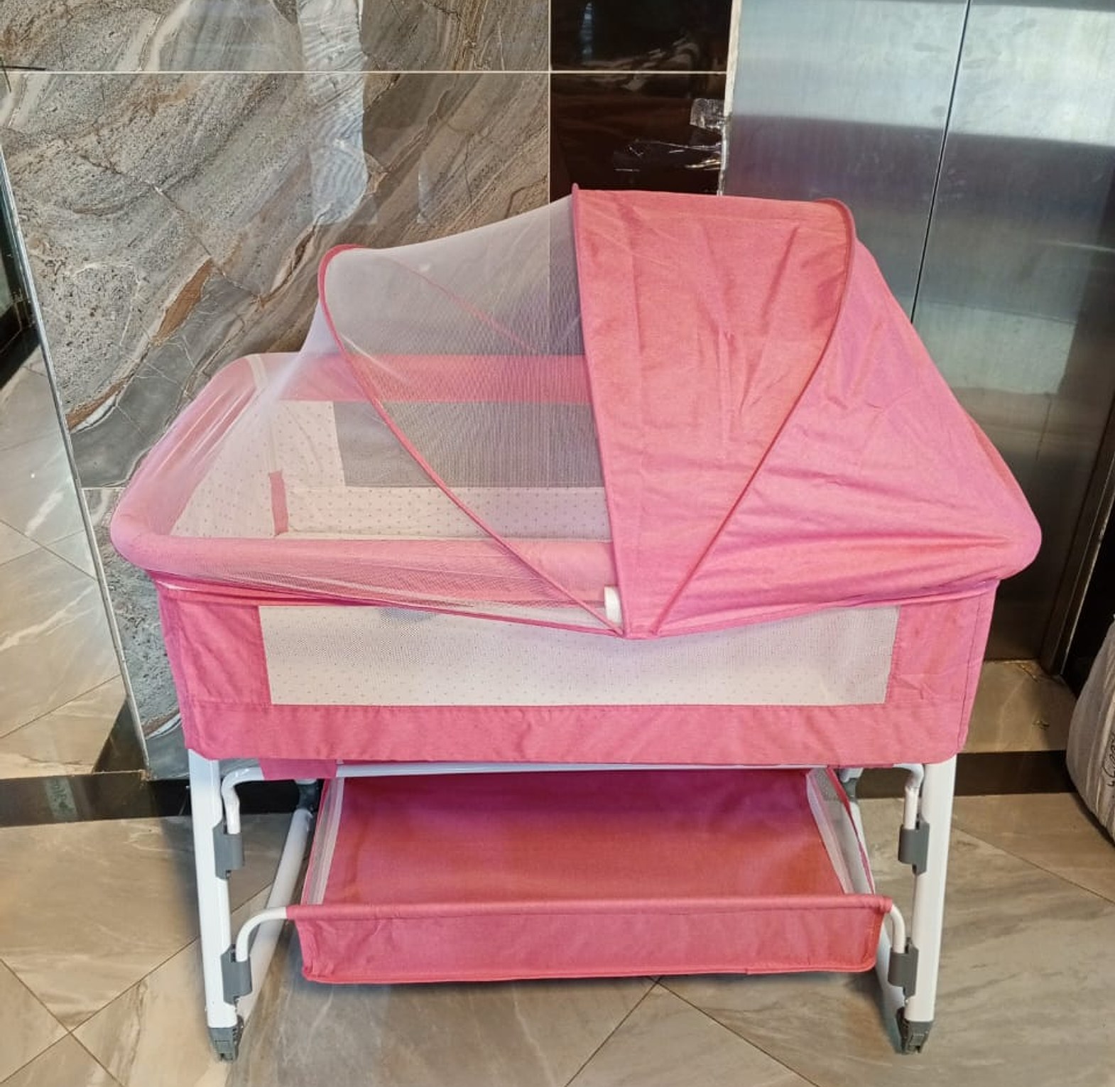 Co-sleeper. Baby Co-sleeper Bed/Crib/Cot/next To Me Bed- image