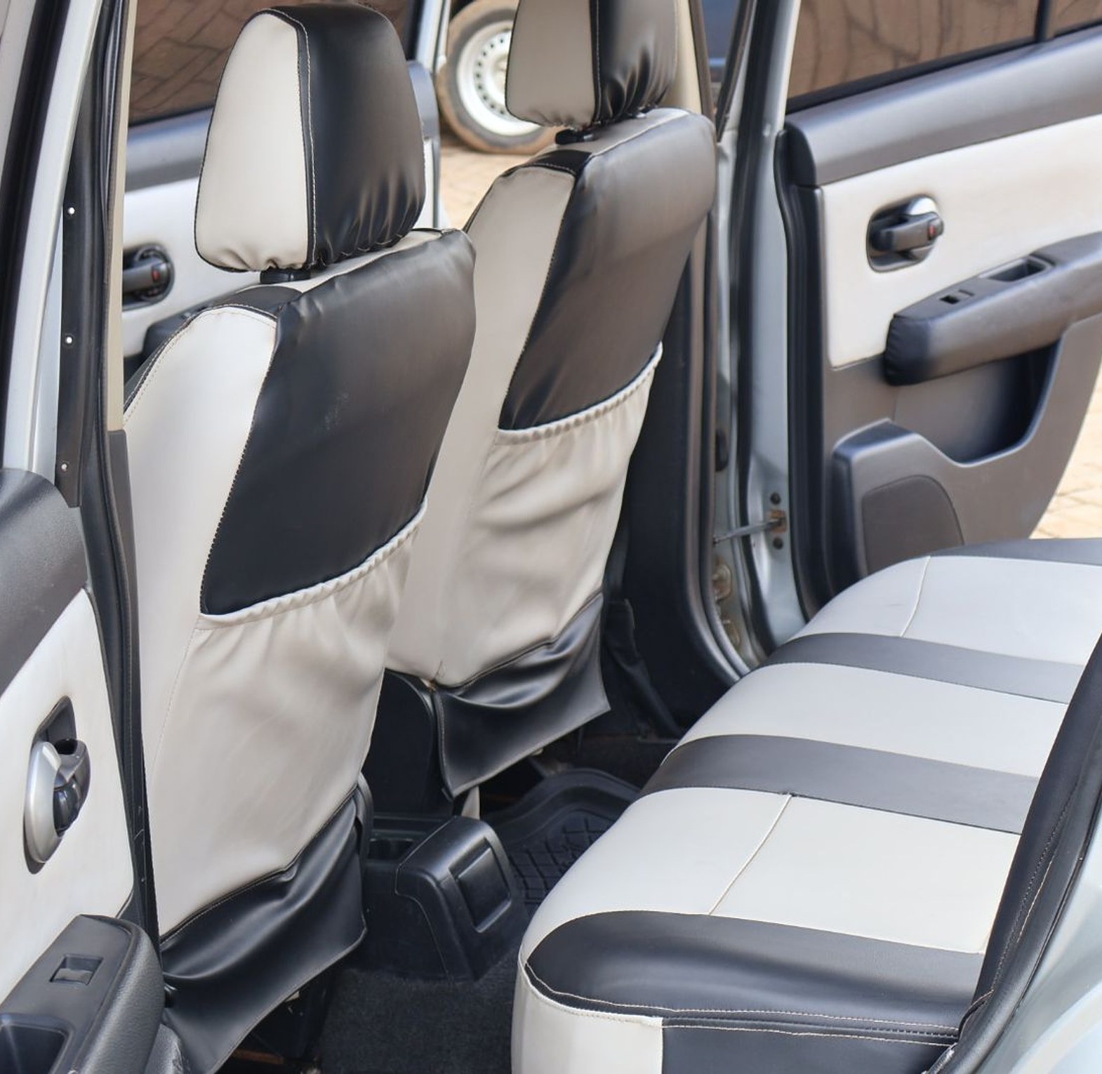 Nissan Tiida Latio KCR, YOM 2011 Model, Automatic, Rating 1500cc image