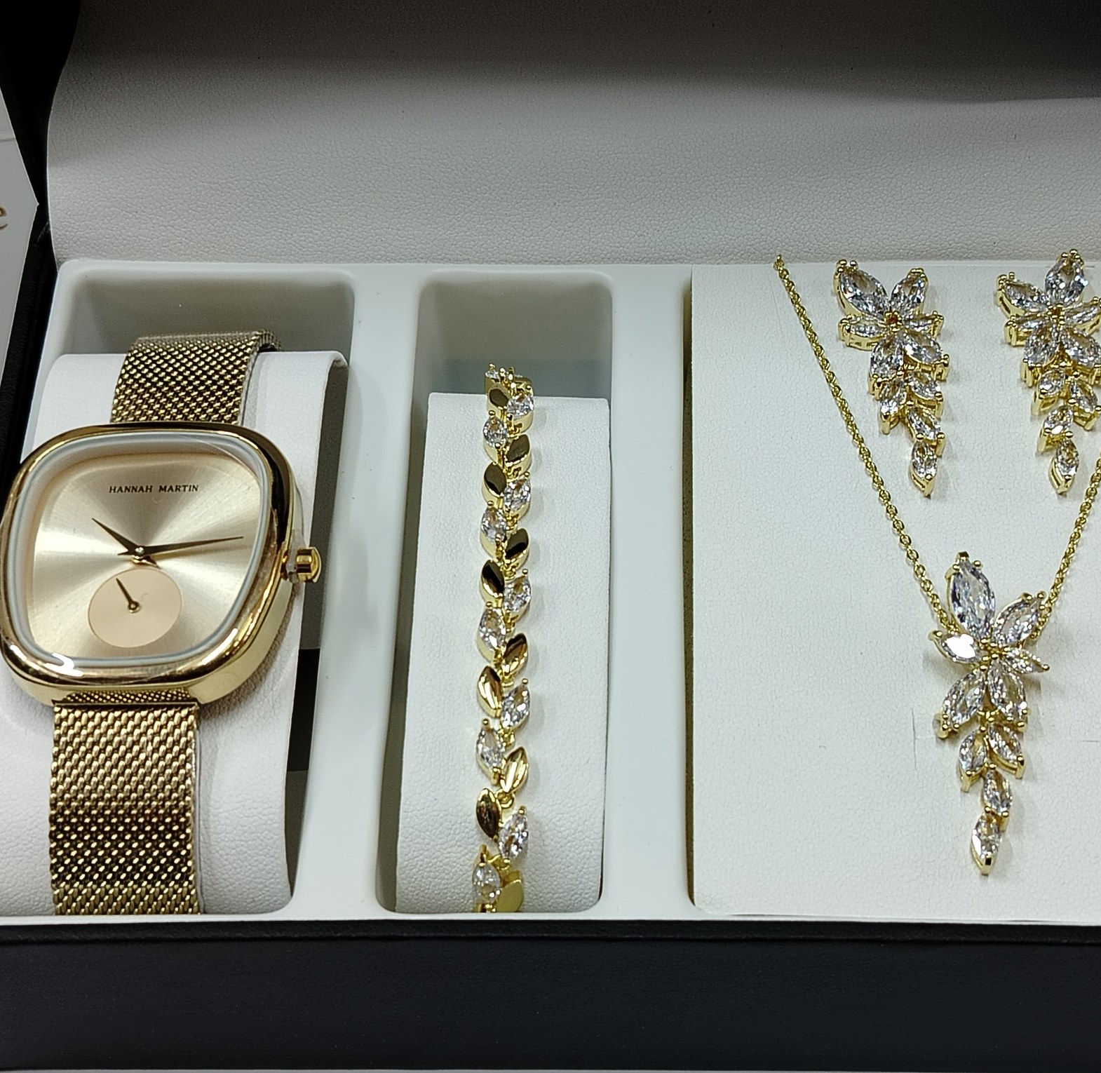 Watch and necklace, earrings & bracelet jewellery set  image