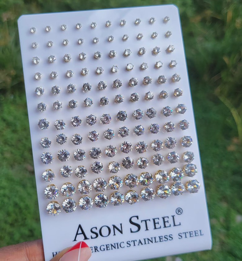 Colourless studs image