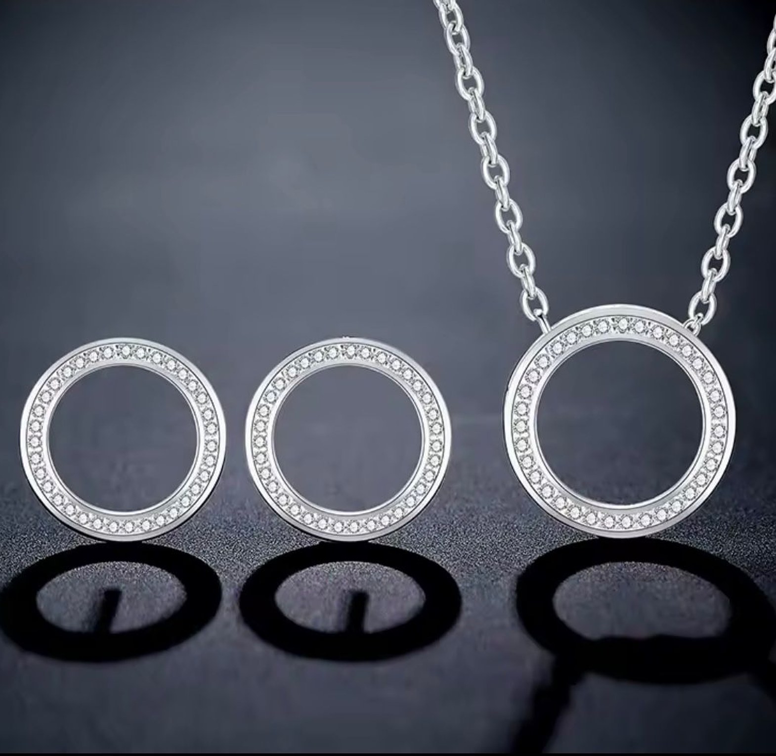 Infinite Radiance Circle Set image