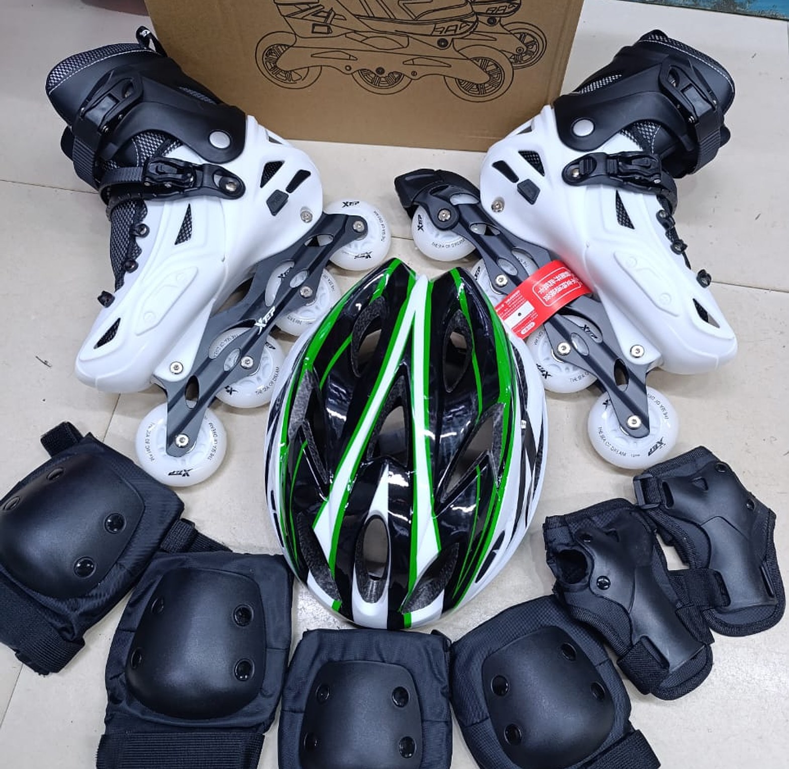 Adults and teens skating hard boot With Skating guards Hard helmet  image