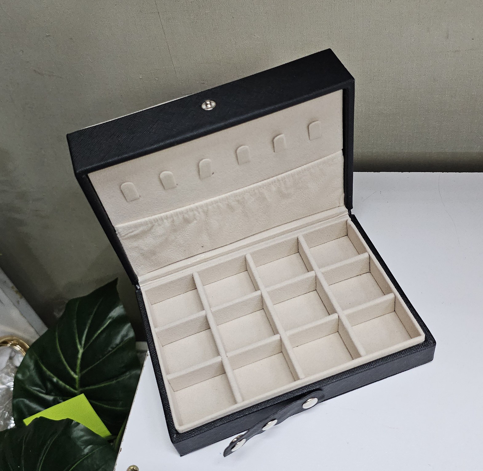 Medium jewelry organizer  image