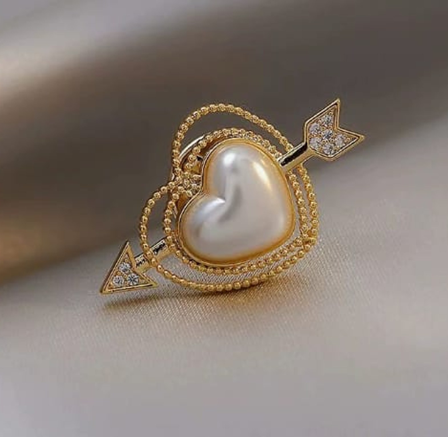 Love pearl brooch image