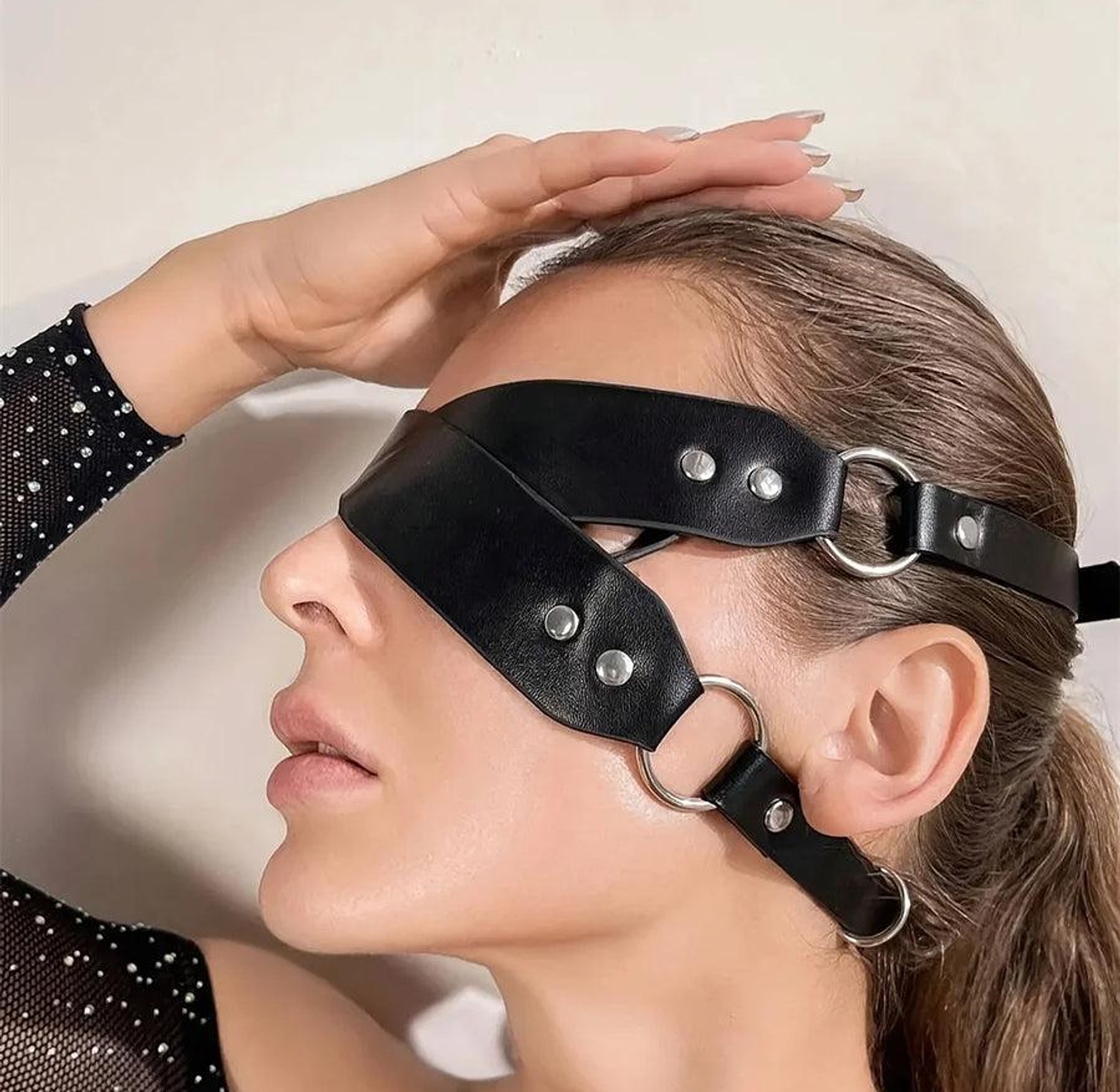 M261-BLINDFOLD image
