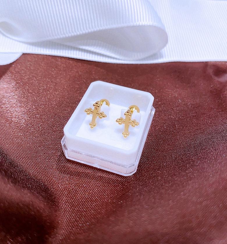 Mini cross studs image