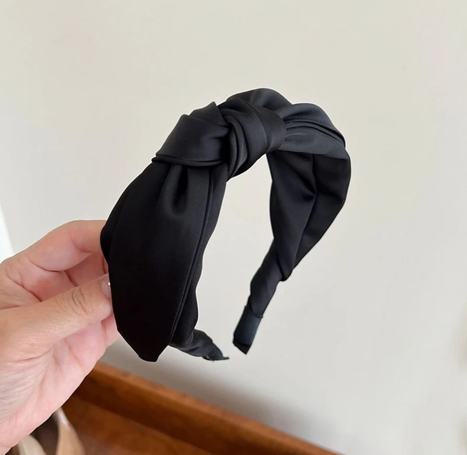 Thin bow headbands  image