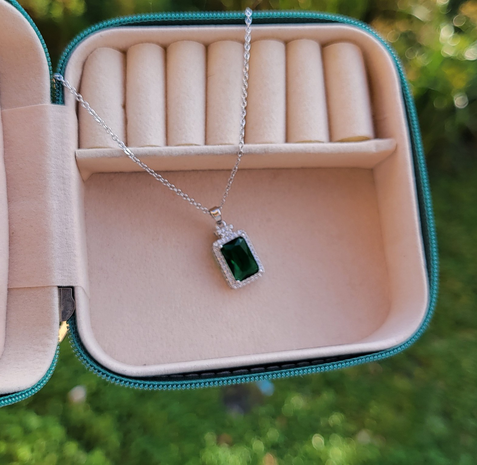 Emerald necklace  image