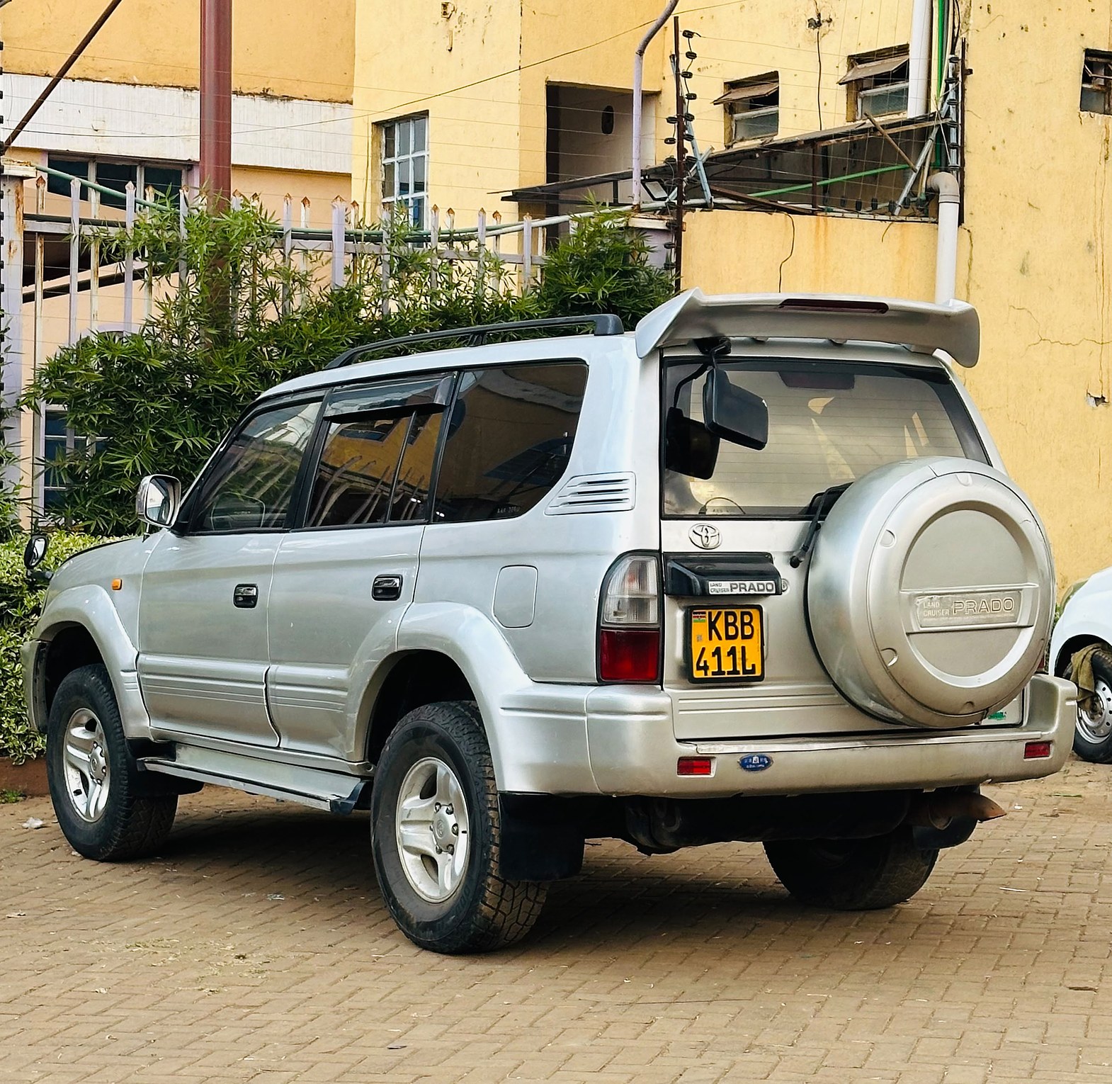 Toyota Landcruiser Prado KBB, YOM 2001 Model, Automatic, Rating 3000cc Diesel image