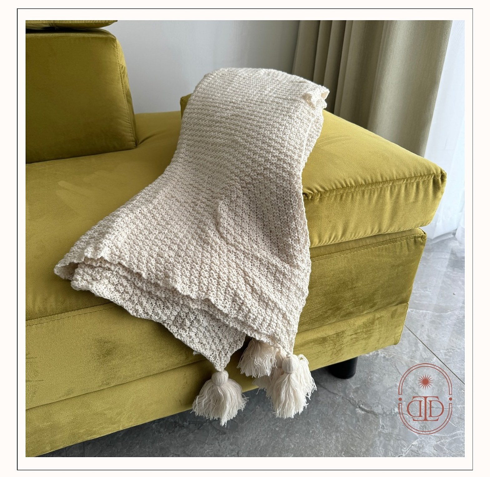 Throw blanket with with pom pom tassels image