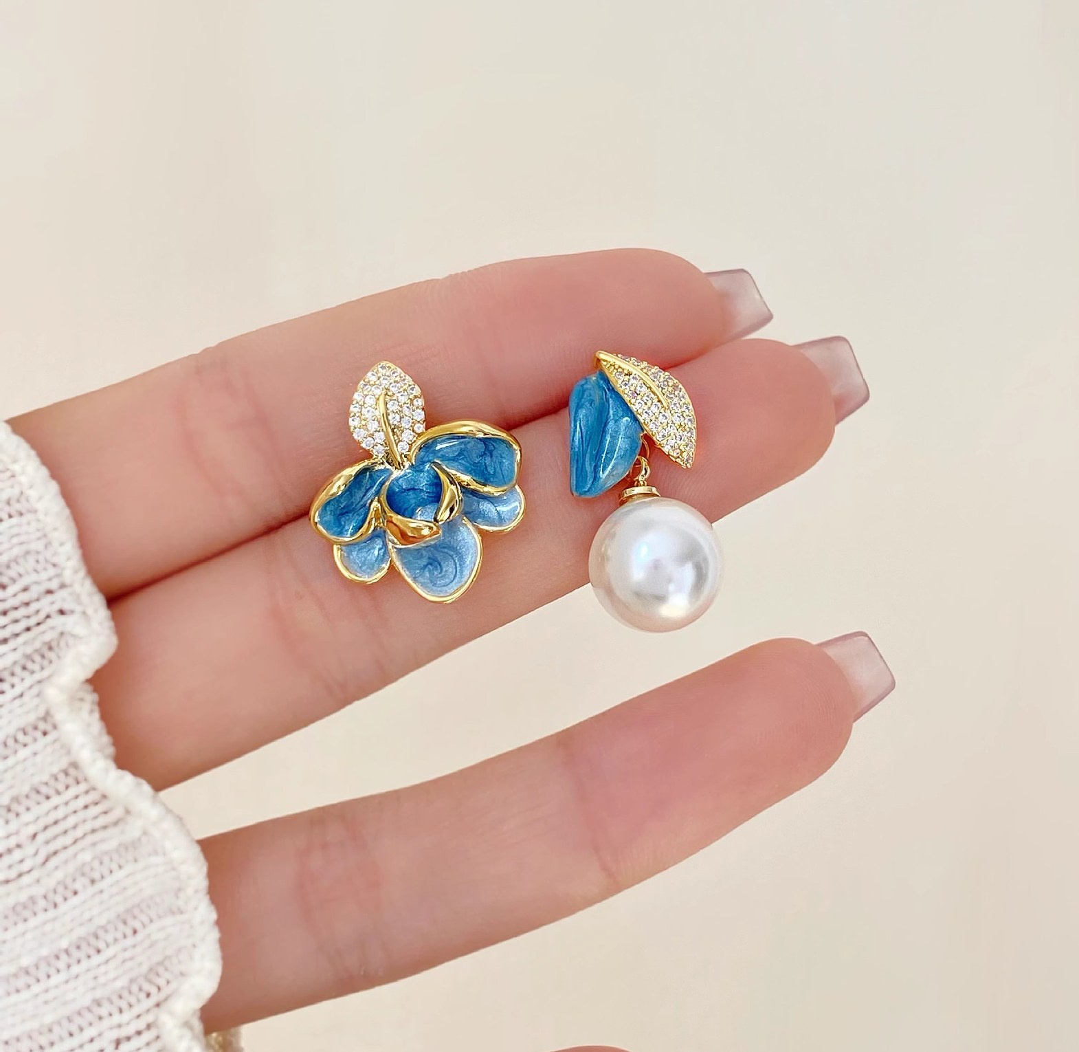 Blue mismatch earrings  image