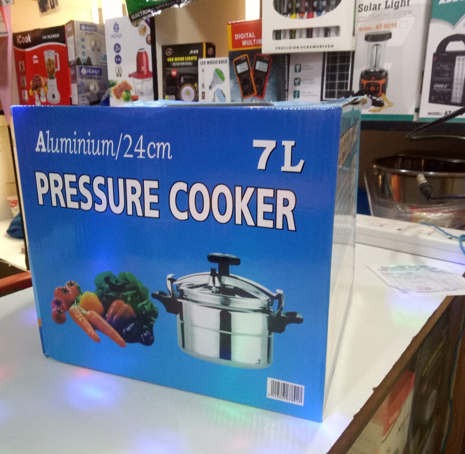 7L pressure cooker image