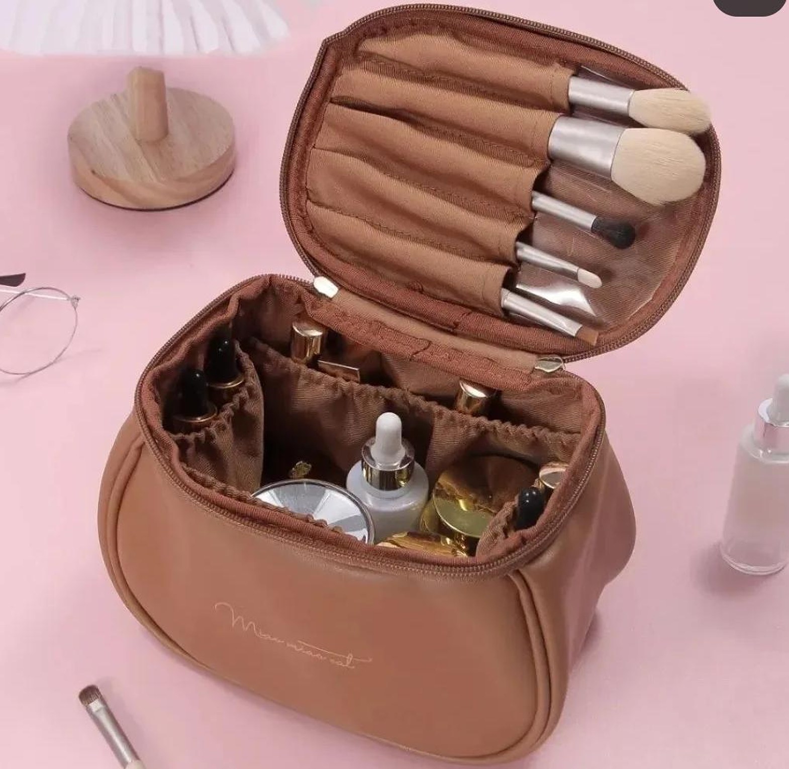 Retro mini cosmetic travel bag image