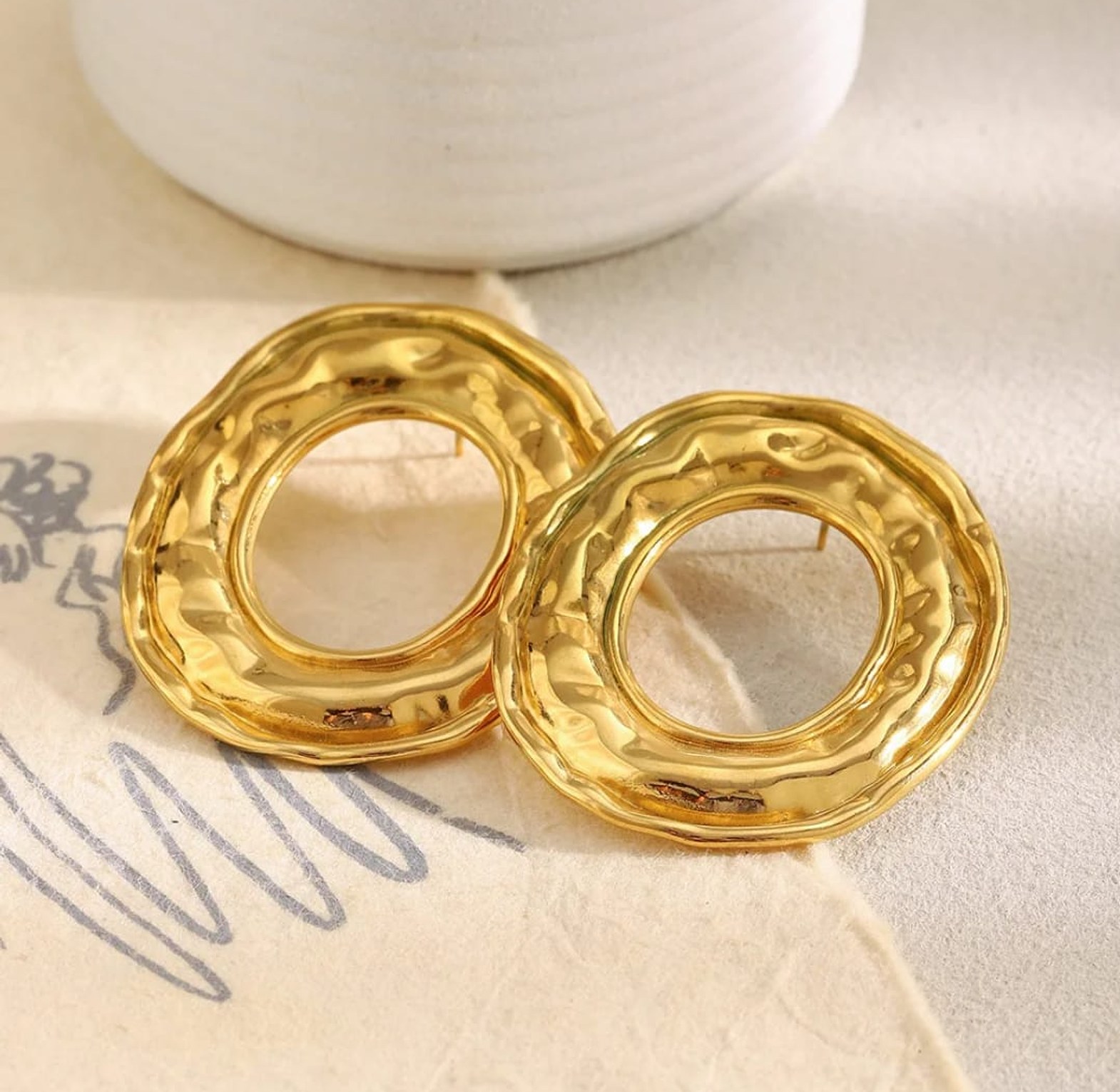 Round hollow earrings image