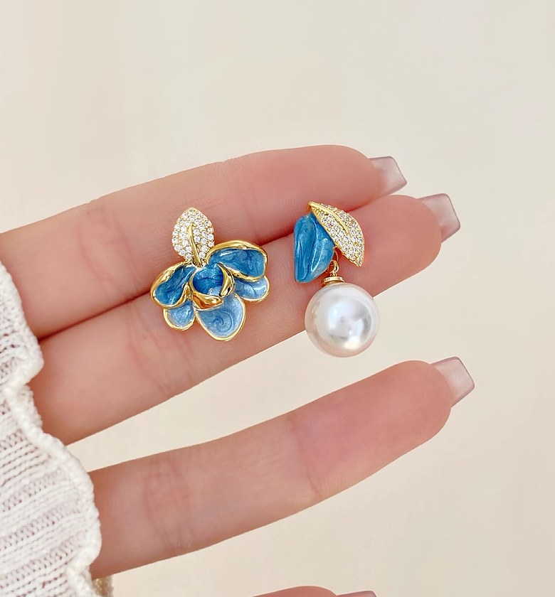 Blue mismatch earrings  image