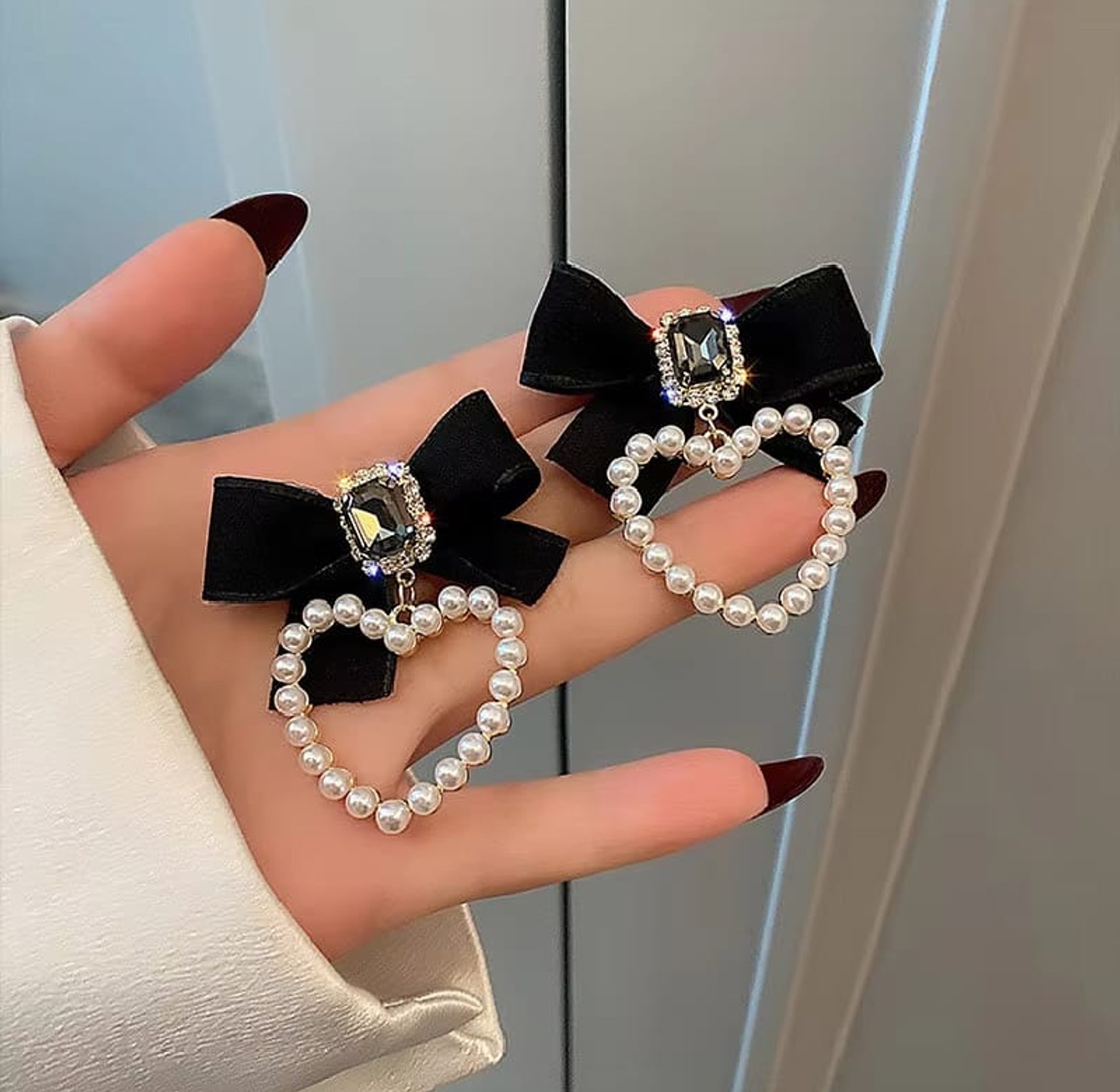 Crystal bow pearl earrings image