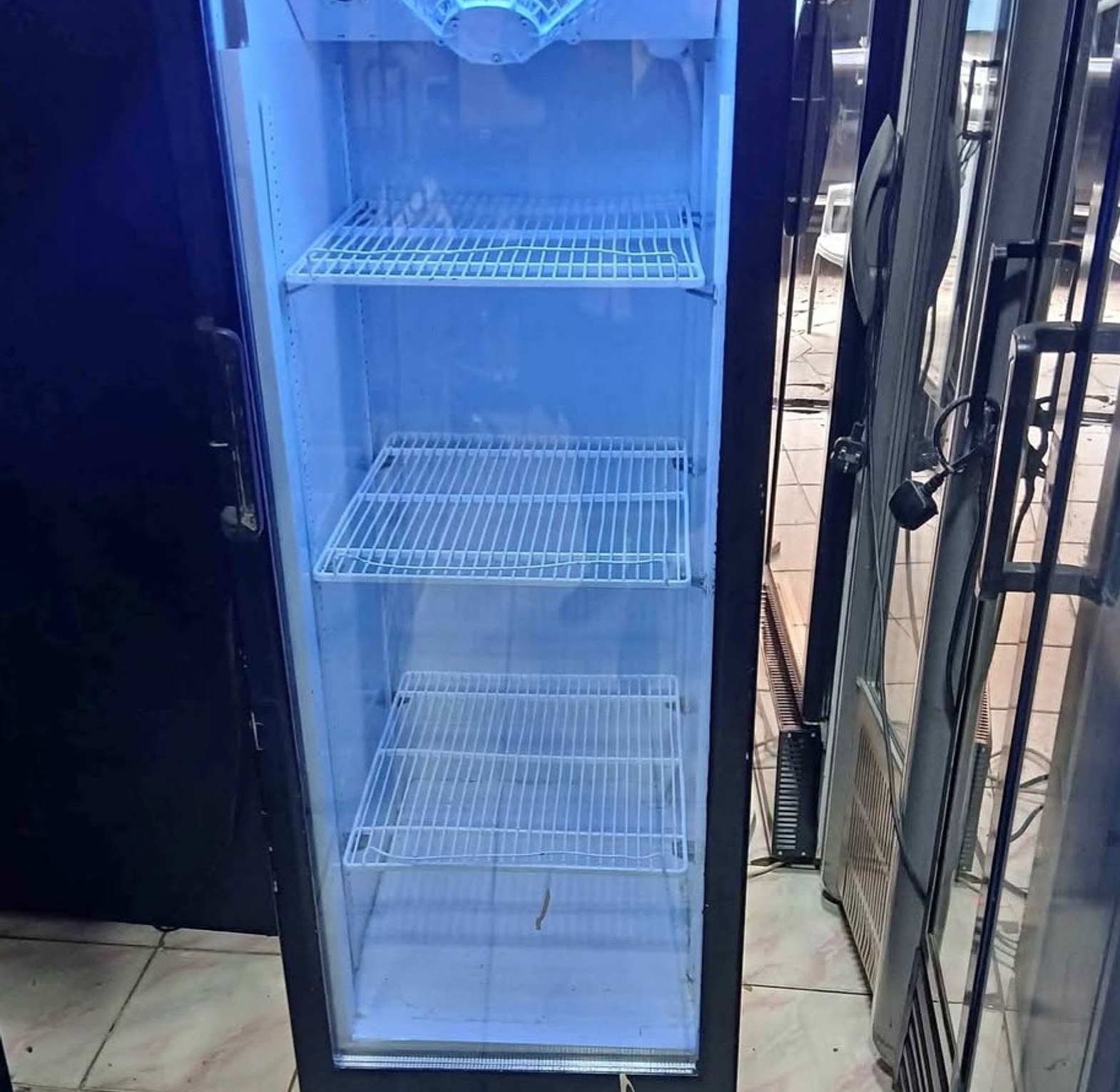 Single display chiller image