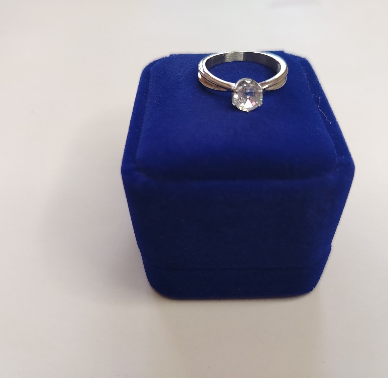 Square velvet ring/gift box  image