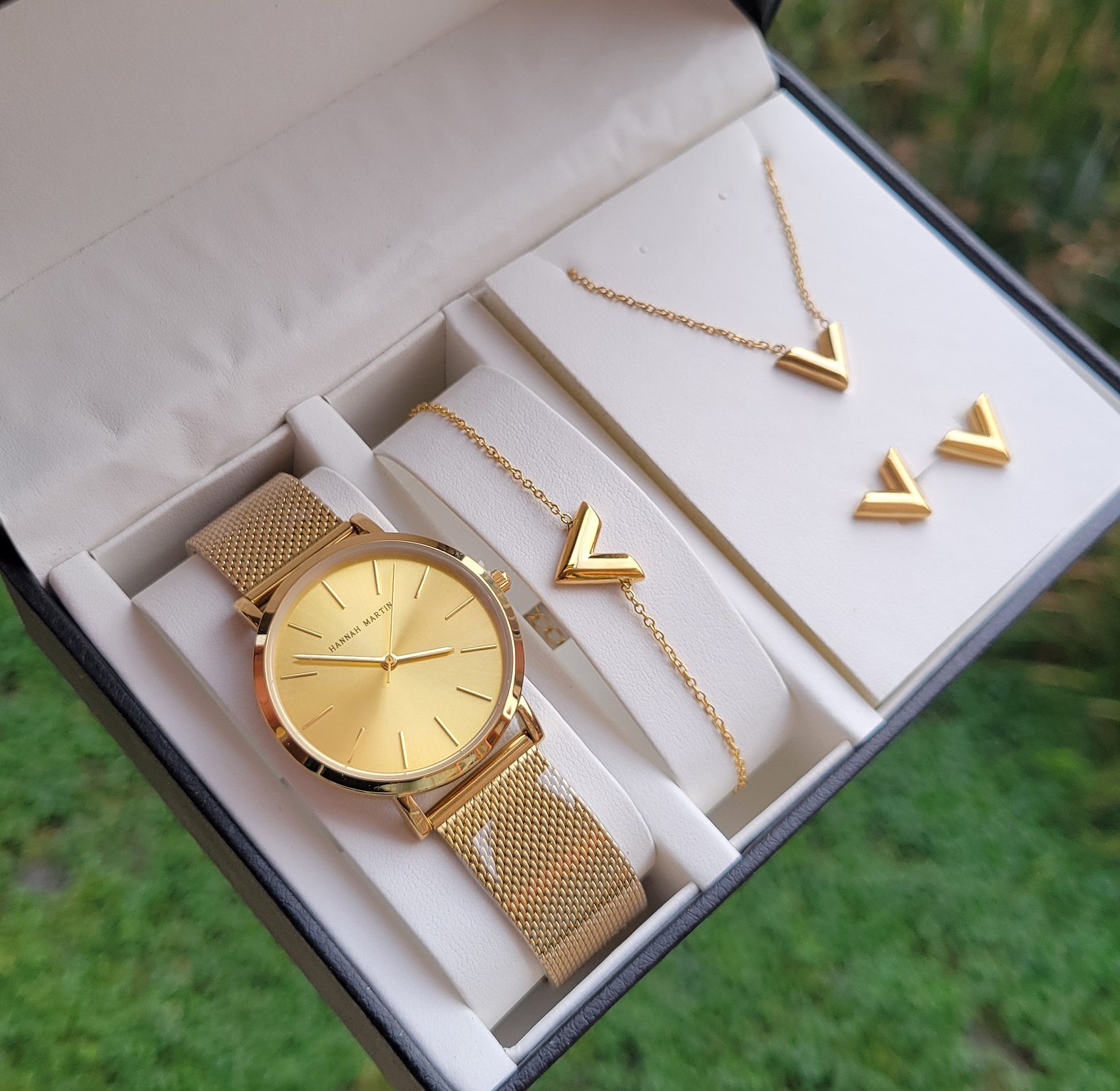 Gold gift package  image