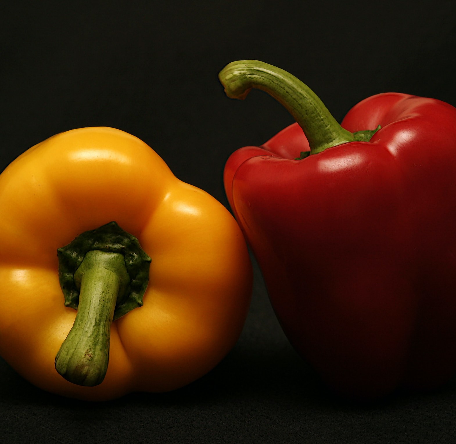 Red & Yellow Capsicum -Per Kilogram  image